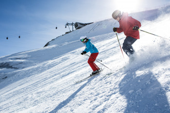 Gemeinsam mit Abstand und Eigenverantwortung - so lautet das Motto für die neue Saison am Pitztaler Gletscher.