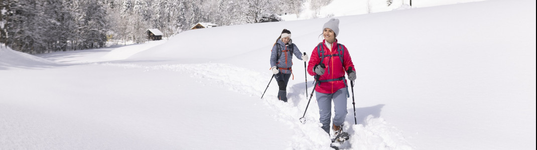 Schneeschuhwanderer kommen im Schneeloch Hintersee voll auf ihre Kosten.
