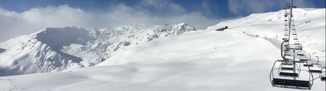 Frischer Powder und blauer Himmel: Perfekte Bedingungen am Dreikönigstag am Isskogel auf 2260 Metern.