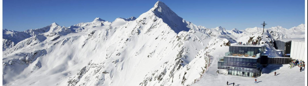 Vom Gaislachkogl aus bietet sich ein herrlicher Ausblick auf die umliegende Bergwelt