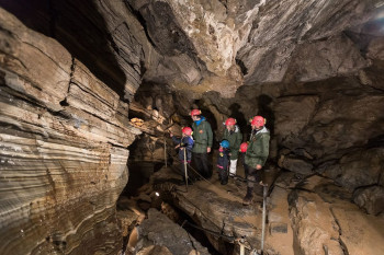 Entdecke die geologischen Besonderheiten der größten Schauhöhle Europas!