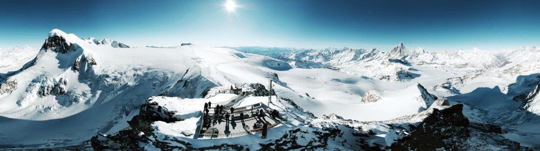 Eine atemberaubende Aussicht hast du auf der Plattform Matterhorn Glacier Paradise in Zermatt.