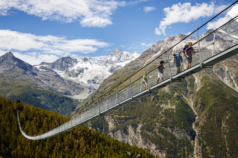 Die längste Hängebrücke der Welt befindet sich auf dem Europaweg zwischen Grächen und Zermatt.
