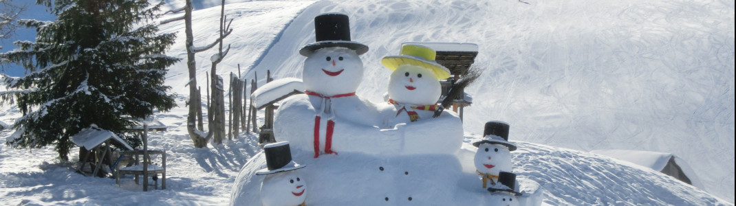 An der Rotwand erwartet die Kinder jeden Winter eine Schneemannfamilie