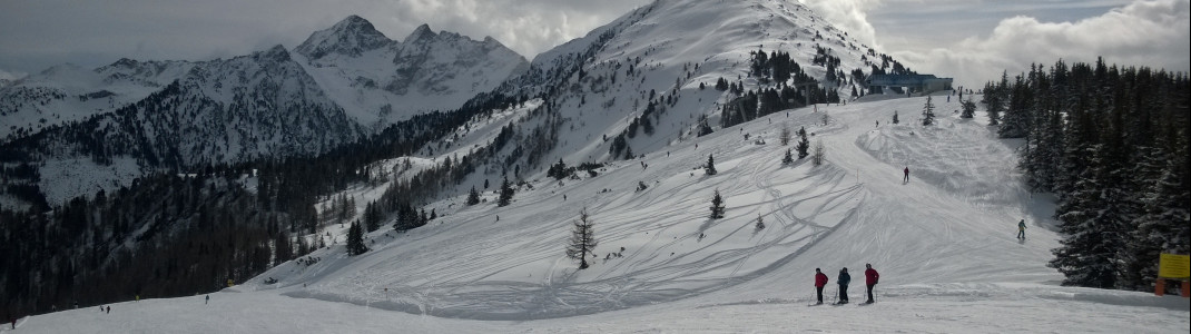 Wegen der Höhenlage geht abseits der präparierten Pisten nur wenig. Ein paar schöne Powder Lines in der Nähe der Pisten lassen sich aber doch finden.