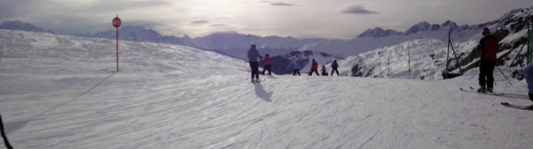 Leider finden sich hin und wieder sehr flache Pistenabschnitte in der Aletsch Arena. Das Snowboard muss unter Umständen auch mal abgeschnallt werden.