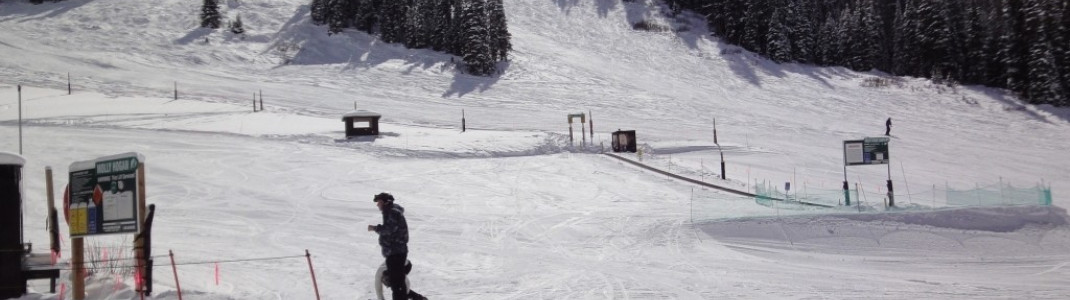 Im Tal zwischen Molly Hogan Lift und Pallavicini Lift befindet sich ein kurzer Zauberteppichlfit für Kinder.