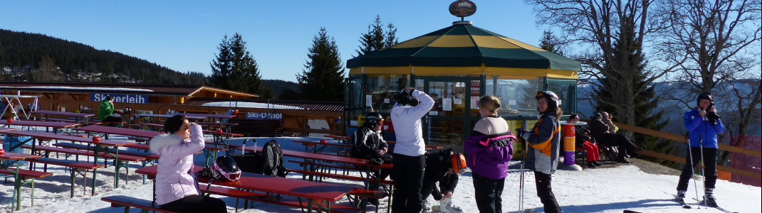 Après-Ski-Feeling kommt nur etwas bei der einzigen Schirmbar am Thurnhofstüberl auf.