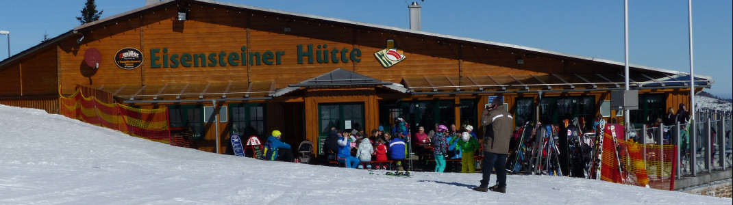 Die Eisensteiner Hütte befindet sich in herrlicher Ausrichtung unterhalb der Gondel-Bergstation.