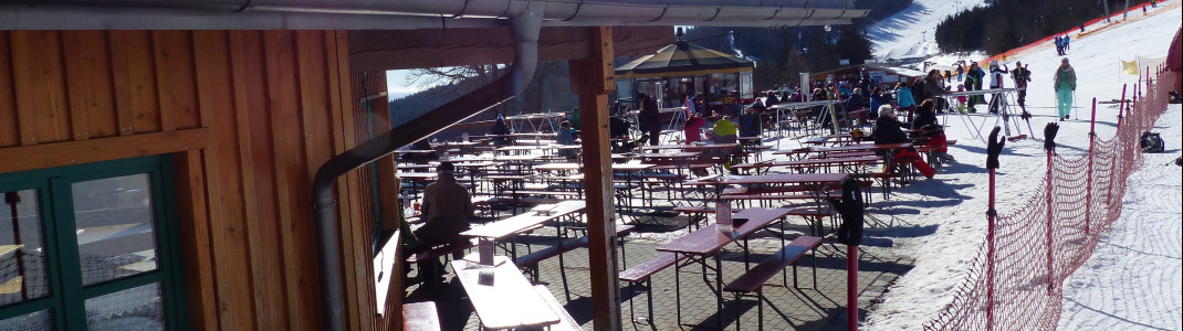 Beim ArBär-Kinderland befindet sich das Thurnhofstüberl mit den meisten Außenplätzen im Skigebiet.