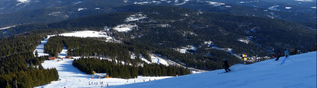 Traumhafte Panoramen und breite Pisten hat das Skigebiet am Arber zu bieten.