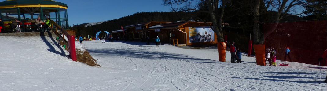 Direkt am ArBär-Kinderland befinden sich Skiverleih, Skidepot und Skischulen.