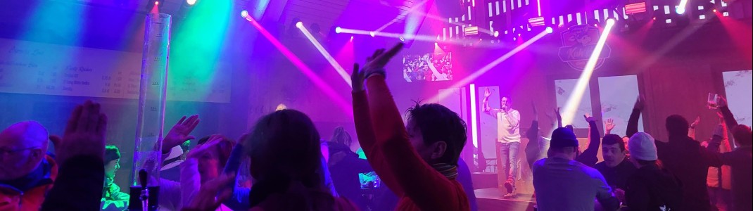 Ausgelassene Stimmung in der Kuhbar bei der Tschuggenhütte