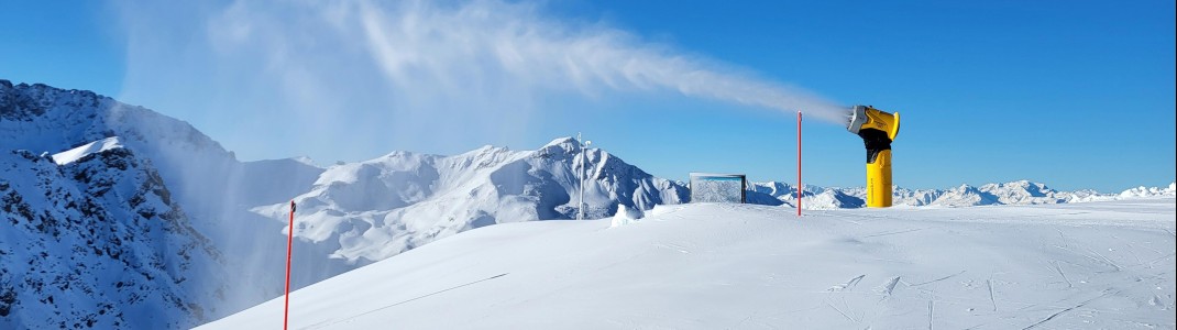 Schneekanonen sichern die Schneelage im Skigebiet