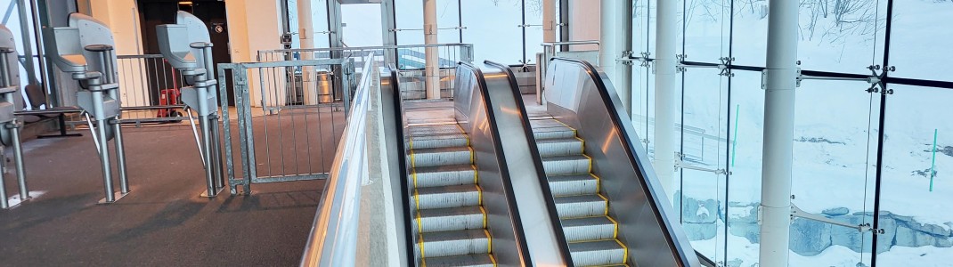 Praktisch: Rolltreppen bringen die Skifahrer direkt zur Talstation der Weisshornbahn