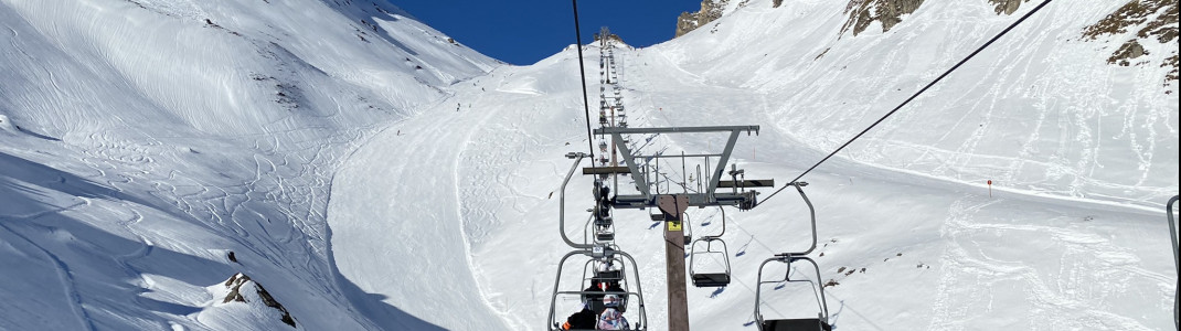 An der 2.300m Hohen Scharte wird gern gequert und dann wieder auf die präparierte Piste abgefahren