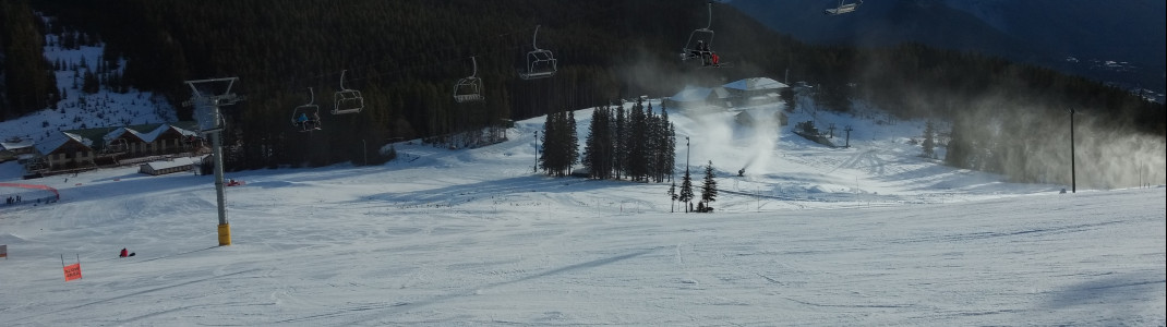 Vor allem im Talbereich des North American Chairs Lifts ist maschninelle Beschneiung früh in der Saison nötig