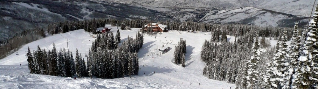 Blick von der "Centennial" Abfahrt auf die "Spruce Saddle Lodge"!