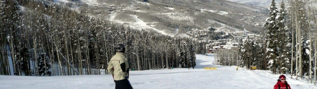 Blick über Beaver Creek Village ins Teilgebiet Arrowhead Mountain, wo sich besonders die weniger geübten Skifahrer wohlfühlen!