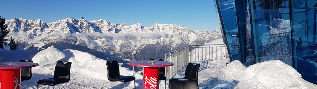 Die Skybar auf 2.220 m lädt zum Chillen ein.