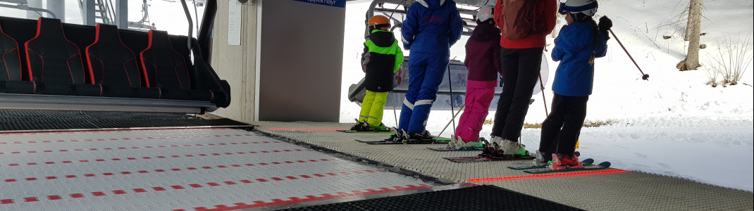 Das Förderband der Thanellerbahn kann für kleine Kinder angehoben werden.