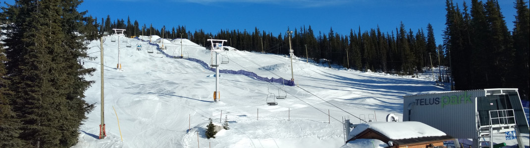Der Telus Park Chair sorgt für den flotten Aufstieg zum Start des Snowparks