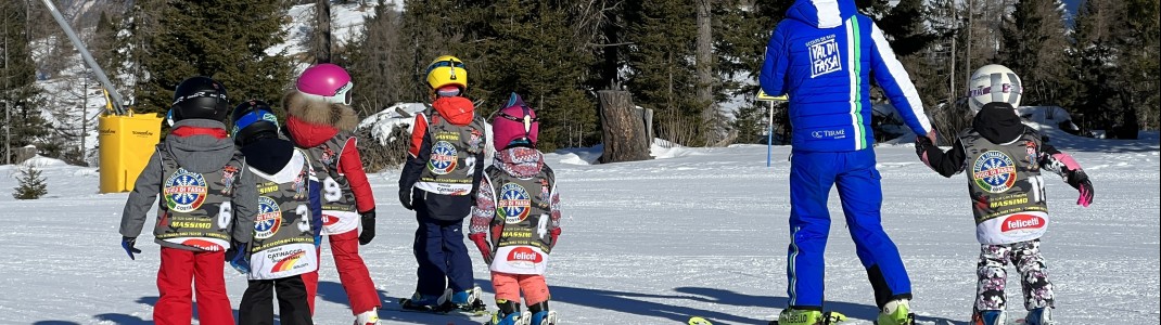 Es gibt zwei Skischulen: Carezza und Vigo di Fassa