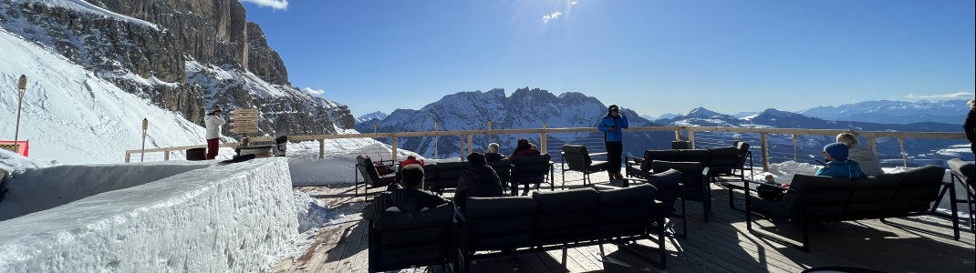 Zahlreiche Sonnenterrassen - wie hier an der Laurins Lounge - laden zu einer Pause mit Ausblick ein.