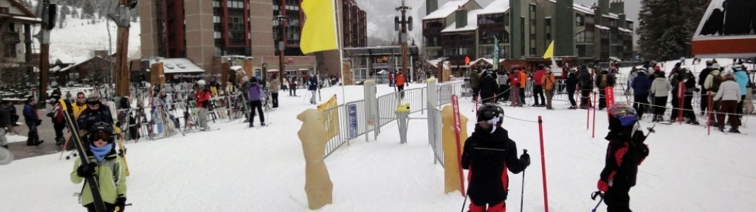 Die Skischule befindet sich im Mountain Adventure Center direkt im Ortszentrum.