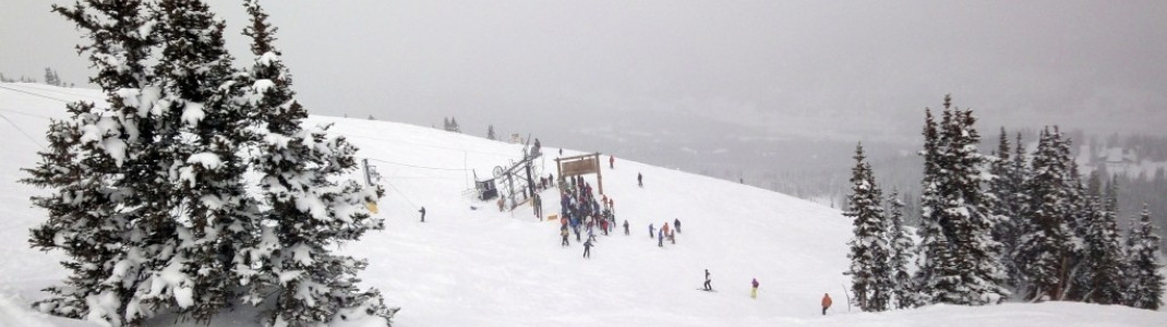 Der Storm King Lift bringt die Wintersportler bis auf eine Höhe von 3792m.