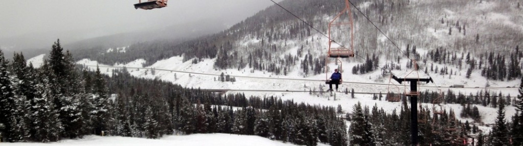 Leider finden sich nicht überall im Skigebiet moderne Liftanlagen! Der High Point Lift ist nicht mit einem Sicherheitsbügel ausgerüstet!