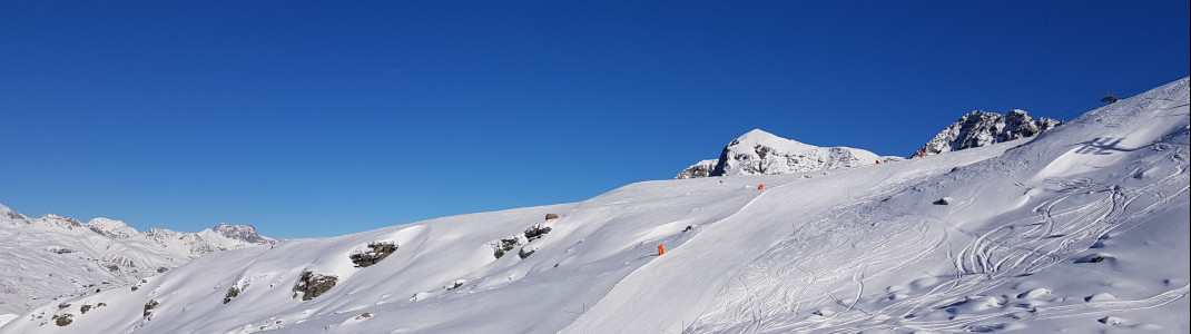 Seine Höhenlage macht das Skigebiet äußerst schneesicher.