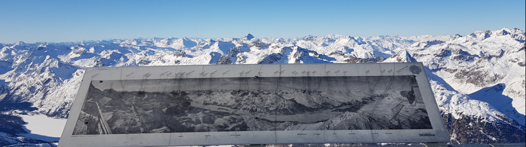 Aussichtsplattform am Corvatsch mit Infotafeln