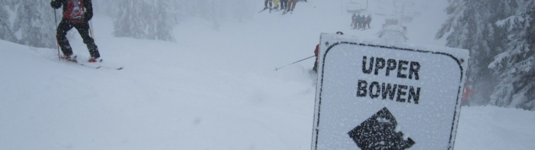 Start der schwarzen Abfahrt UPPER BOWEN von der Bergstation des LIONS EXPRESS 4er-Sessellifts!