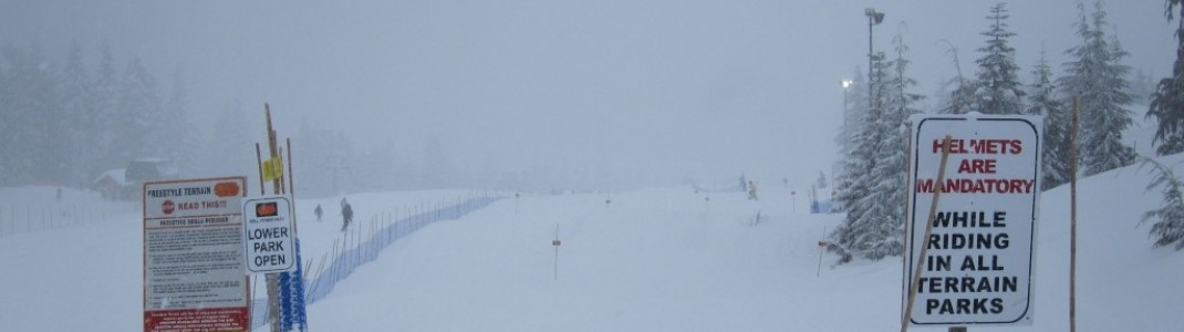 Kleiner Snowpark neben dem unteren Teilstu&#776;ck der einfachen COLLINS Abfahrt (1)!