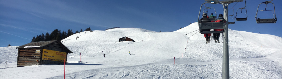 Unter den Liften und angrenzend an die präparierten Pisten sind auch immer wieder kleine Freeride-Bereiche