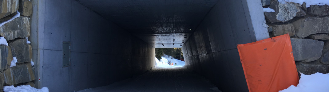 Ausschließlich über rote Pisten sind die beiden Skitunnel erreichbar.