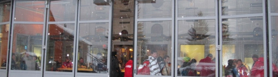 Pub Ski Inn an der Talstation!