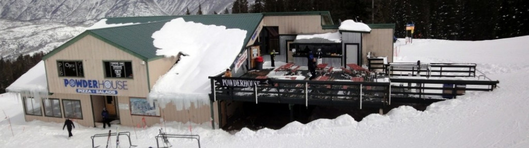 Burger & Co gibt es im Selbstbedienungsrestaurant Powder House am Engineer Lift.