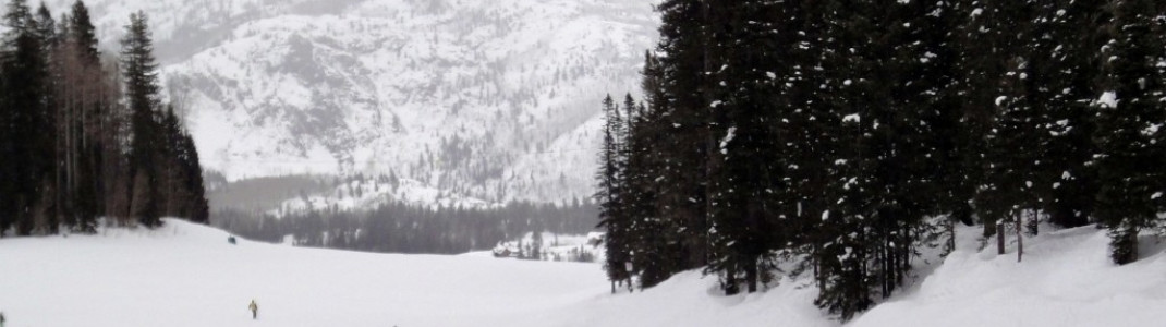 Die Skischule befindet sich im Village Center Gebäude und bietet Kurse für Kinder und Erwachsene.
