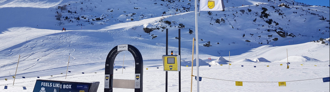 In einer Piepsstation Nähe der Bergstation der Alpkogelbahn werden Skifahrer auf den Ernstfall vorbereitet.