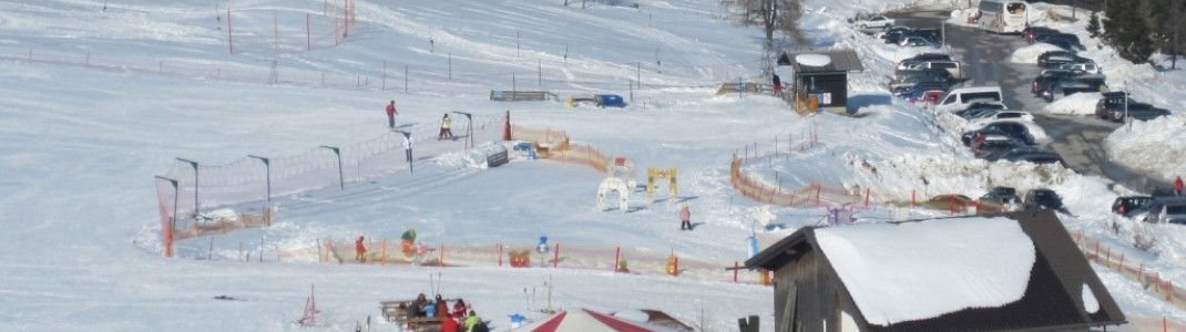 Kindepark und Übungslift (L) beim Hotel Feuerberg