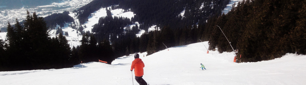 Schöne rote Talabfahrt Nr. 22 vom First Gebiet zurück nach Grindelwald