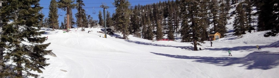 Die Jumps im Progression Park sind auch für weniger geübte Boarder leicht zu meistern.
