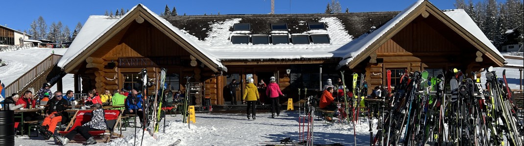 Die Bärenhütte erinnert an eine kanadische Blockhütte.