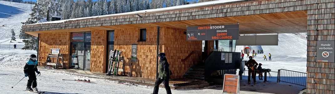 Direkt am Kids Park befindet sich das Skischulbüro.