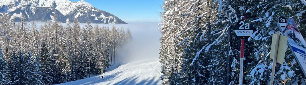 Die Hannes-Trinkl-Weltcupabfahrt führt hinunter ins Tal.