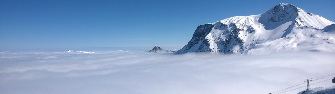 Kein seltenes Bild am Hintertuxer Gletscher: Während es im Tal oft neblig bedeckt ist, scheint auf 3000 Meter Höhe die Sonne!
