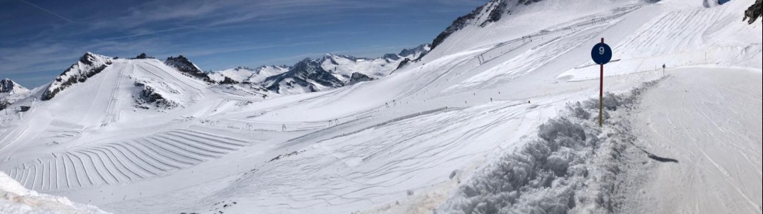 Panoramablick über das Skigebiet am Hintertuxer Gletscher.