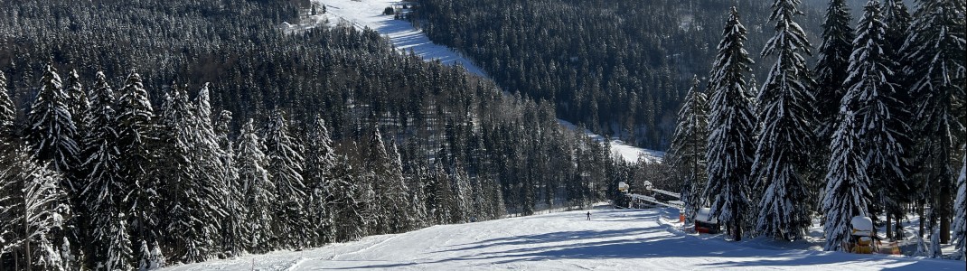 Das Skigebiet Hochficht bietet rund 10 km rot markierte Pisten.